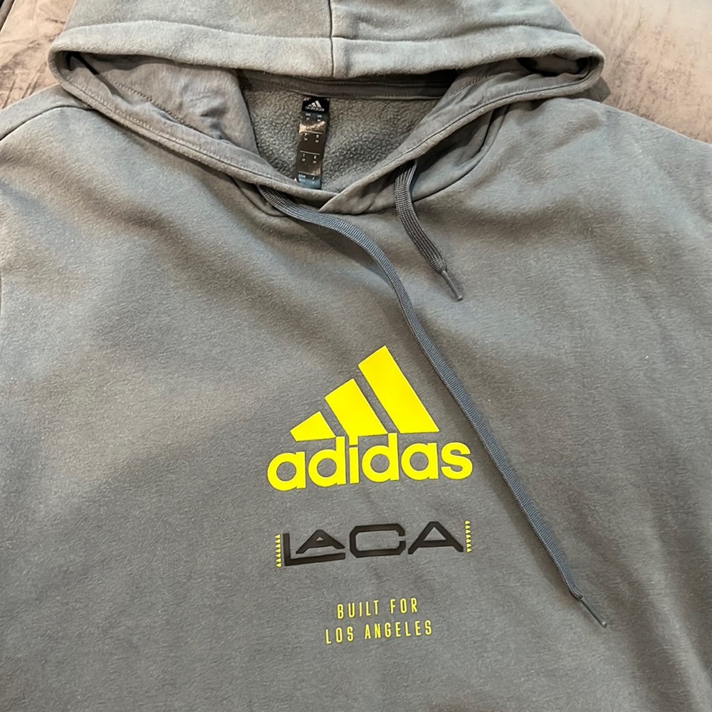 Men’s Adidas sweatshirt hoodie.